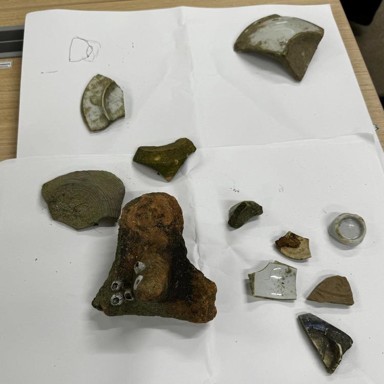 Materials excavated by Rebun Kayo.